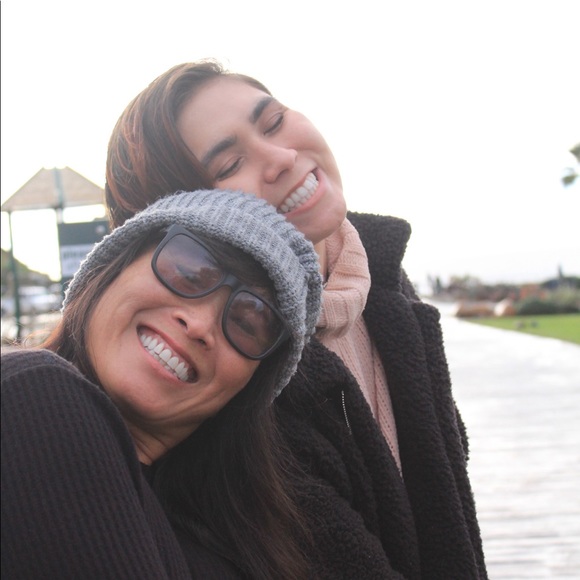 Meet your Posher, Nicole - Picture 1 of 1